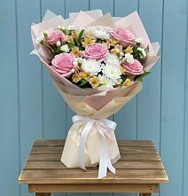 Букет цветов из:  Гвоздики, Орхидеи и Розы в Савинский