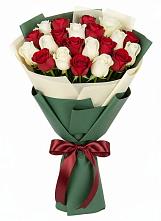 Букет Микс из красных и белых роз в Савинский