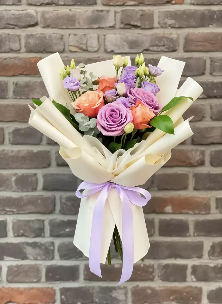 Букет цветов из: Лизиантусы и Розы в Савинский