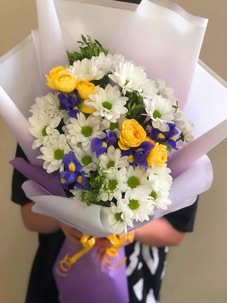 Букет цветов из: Ирисы, Хризантемы и Розы в Савинский