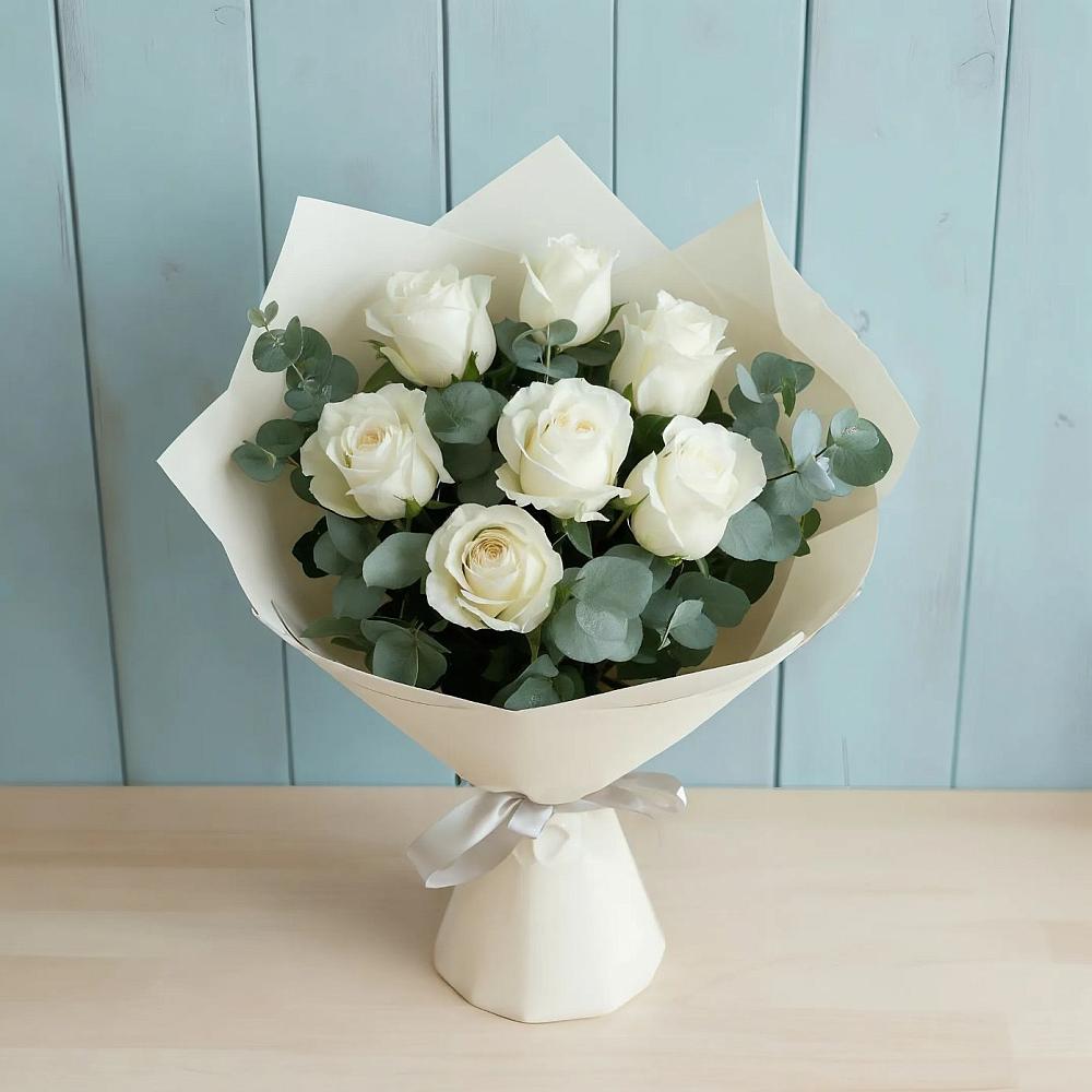 Букет Белые розы в Эвкалипте в Савинский