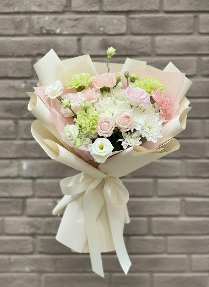 Букет цветов из: Гвоздики, Розы, Лизиантусы и Хризантемы в Савинский