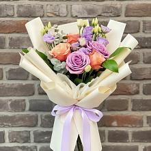 Букет цветов из:  Лизиантусы и Розы в Савинский