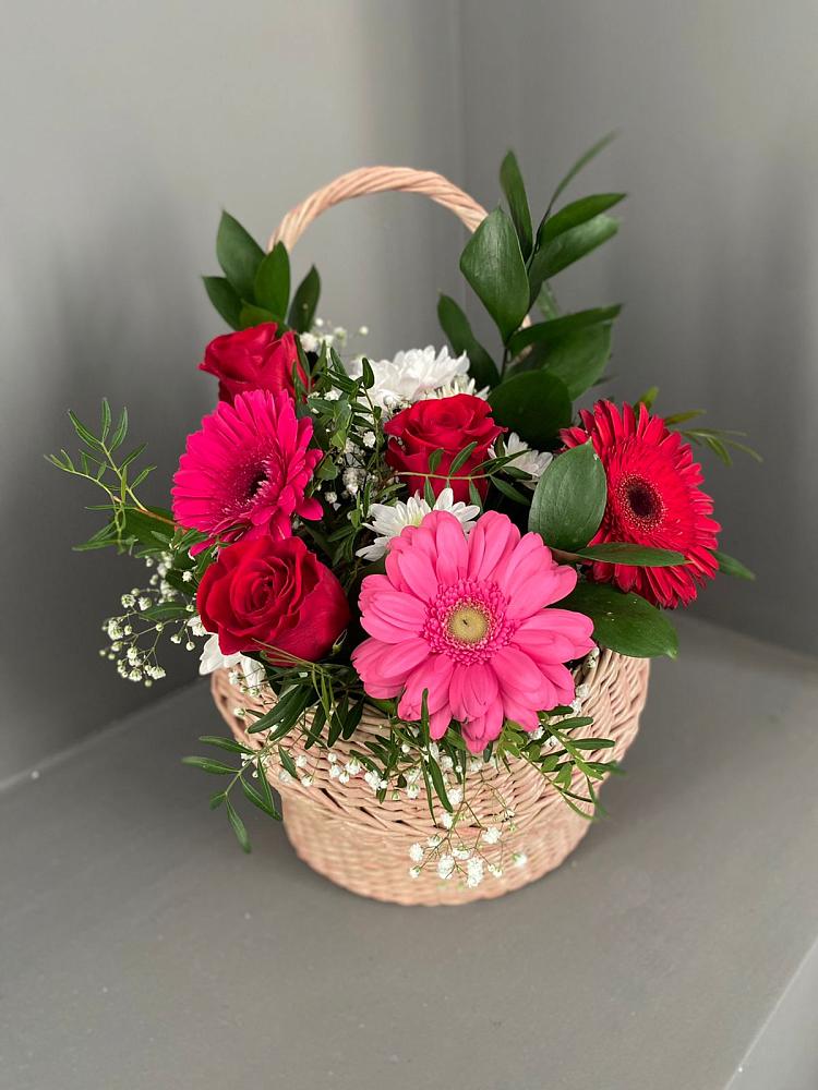 Цветочная композиция из Розы, Хризантемы и Герберы в корзине в Савинский