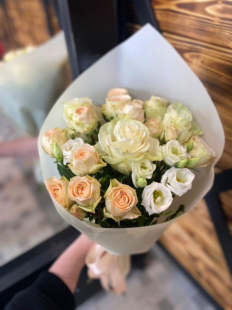 Букет цветов из: Розы и Лизиантусы в Савинский